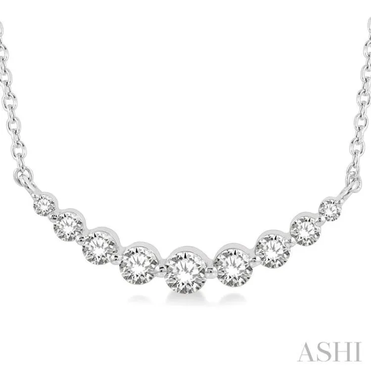 1/2 Ctw Diamond Smile Necklace in 14K White Gold