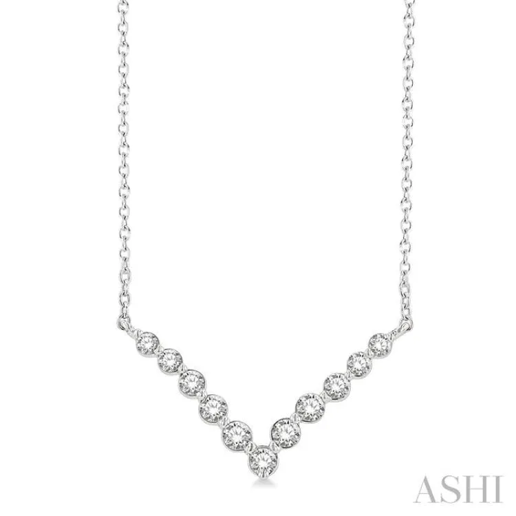 1/4 Ctw Chevron Round Cut Diamond Necklace in 14K White Gold