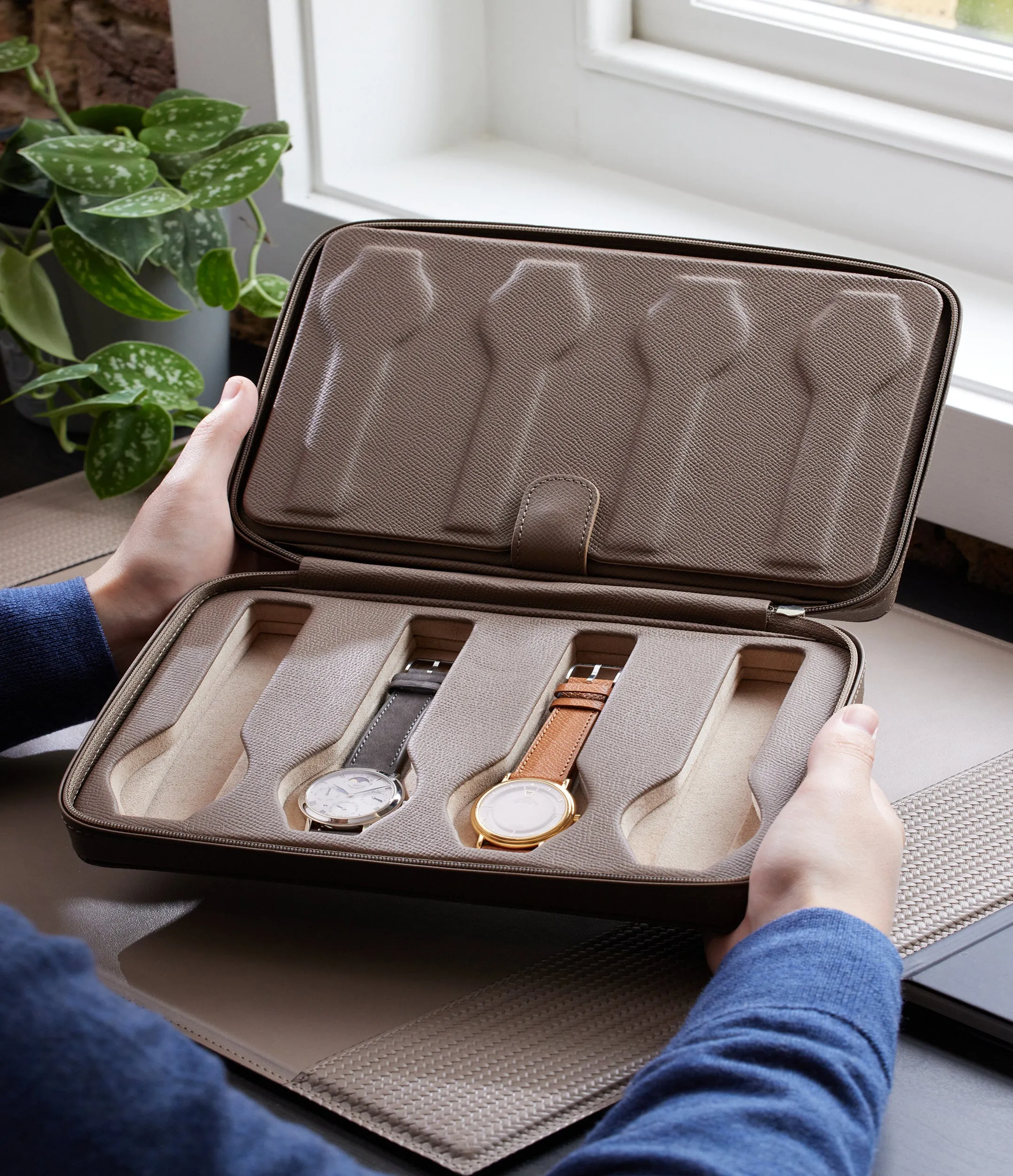 eight-watch case, grained leather