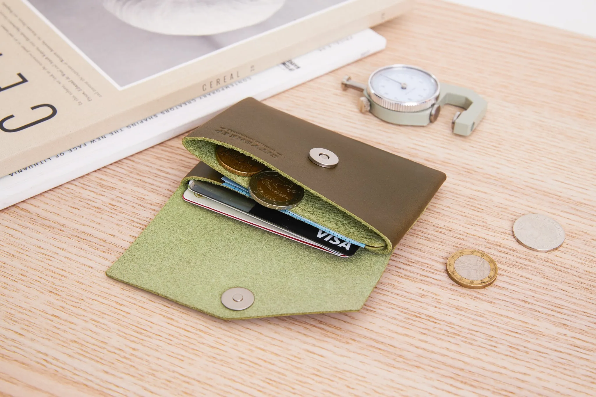 Minimalist leather wallet for women seamless / Olive green