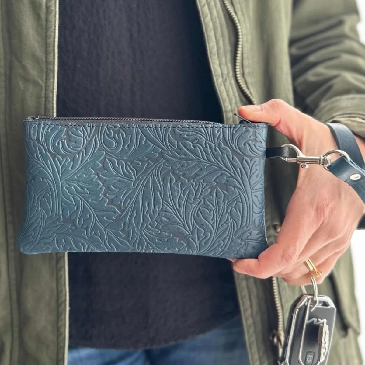 Wristlet, Acanthus